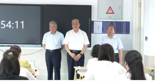 教育集团第2期教师业务考试顺利举行，共计622名教师参考