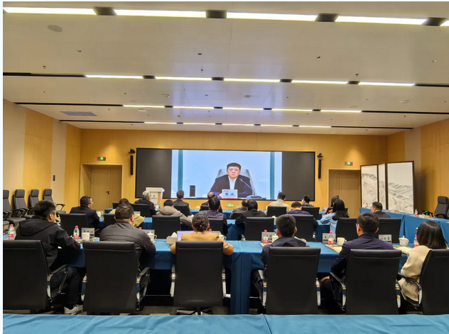 教育集团召开中层干部会议，传达张波董事长带回的&ldquo;两会声音&rdquo;